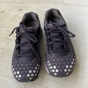 Under armor sneakers size 5